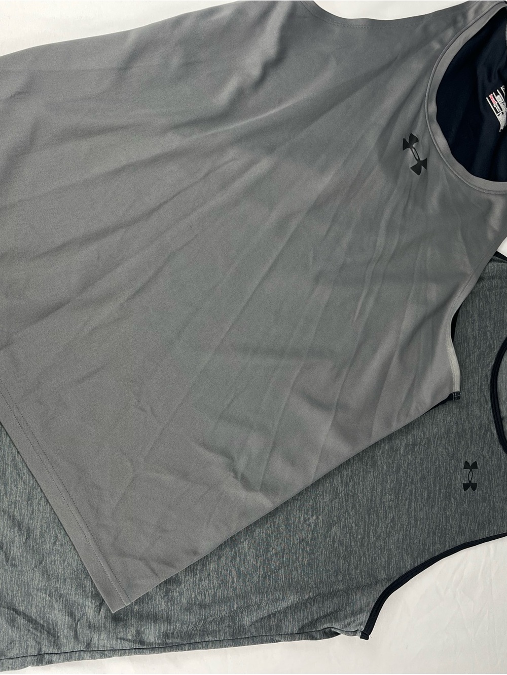 2 Under Armour Men’s XL HeatGear Tech Tank Tops Gray Athletic Workout Gym Lot